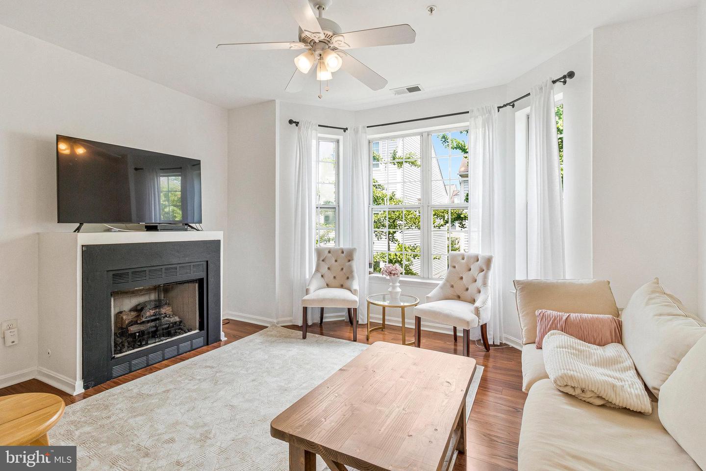 6476 CHEYENNE DR #203, ALEXANDRIA, Virginia 22312, 2 Bedrooms Bedrooms, ,2 BathroomsBathrooms,Residential,For sale,6476 CHEYENNE DR #203,VAFX2249116 MLS # VAFX2249116