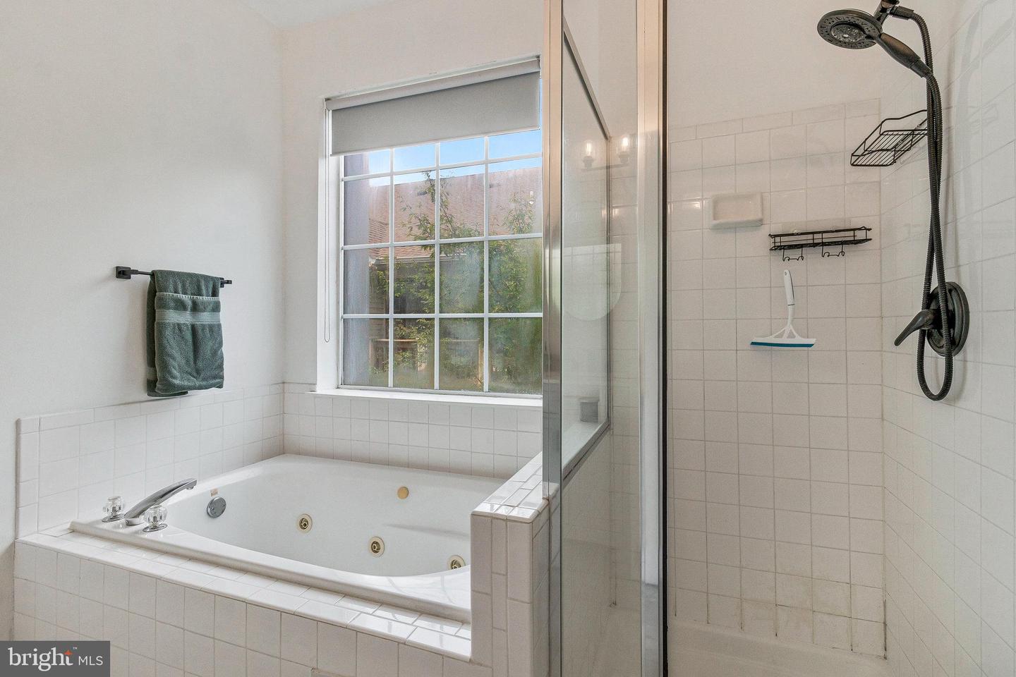 6476 CHEYENNE DR #203, ALEXANDRIA, Virginia 22312, 2 Bedrooms Bedrooms, ,2 BathroomsBathrooms,Residential,For sale,6476 CHEYENNE DR #203,VAFX2249116 MLS # VAFX2249116