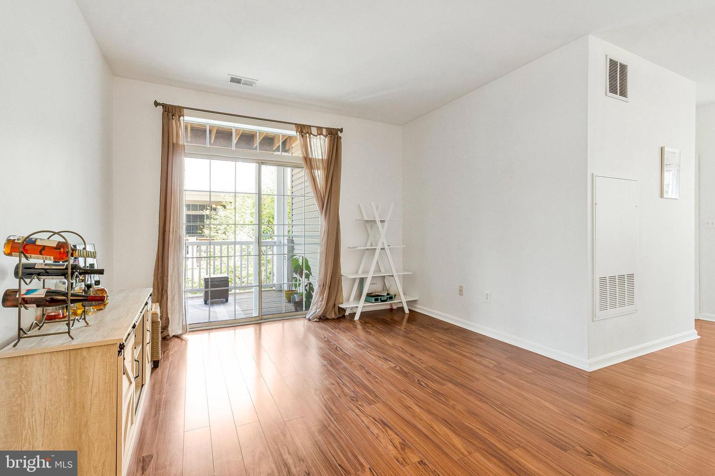 6476 CHEYENNE DR #203, ALEXANDRIA, Virginia 22312, 2 Bedrooms Bedrooms, ,2 BathroomsBathrooms,Residential,For sale,6476 CHEYENNE DR #203,VAFX2249116 MLS # VAFX2249116