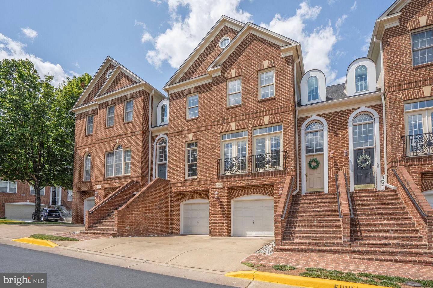 47834 SCOTSBOROUGH SQ, POTOMAC FALLS, Virginia 20165, 4 Bedrooms Bedrooms, ,3 BathroomsBathrooms,Residential,For sale,47834 SCOTSBOROUGH SQ,VALO2100072 MLS # VALO2100072