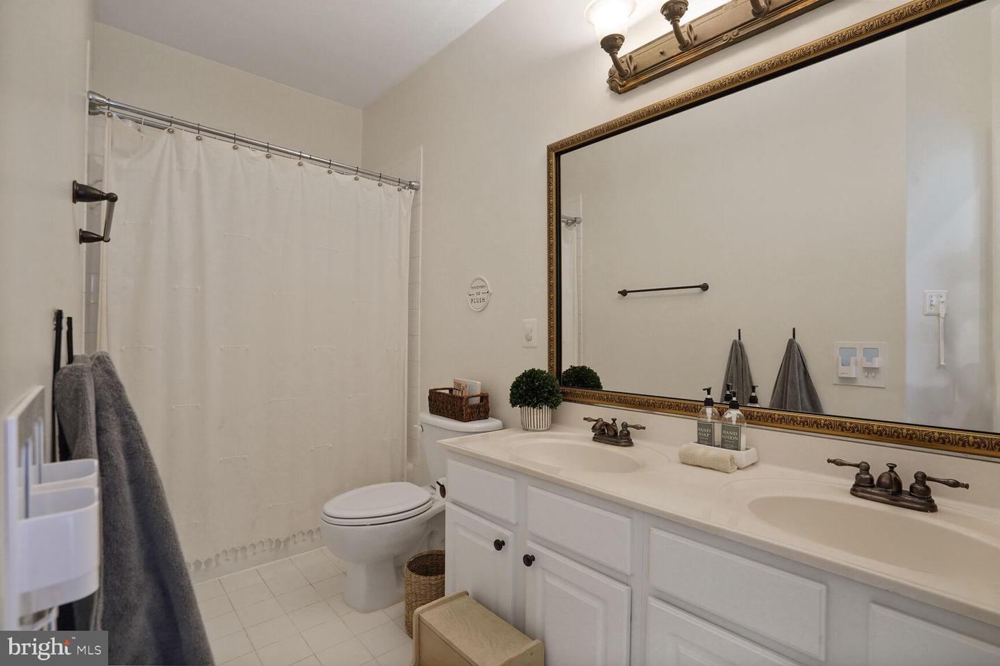 47834 SCOTSBOROUGH SQ, POTOMAC FALLS, Virginia 20165, 4 Bedrooms Bedrooms, ,3 BathroomsBathrooms,Residential,For sale,47834 SCOTSBOROUGH SQ,VALO2100072 MLS # VALO2100072