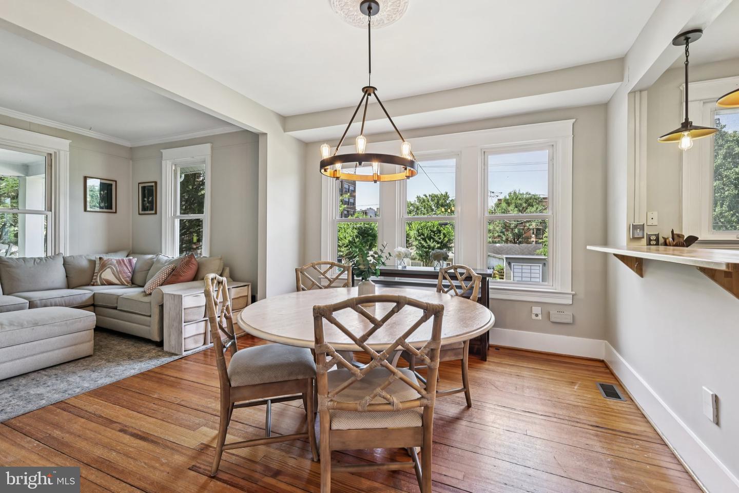 201 PENNSYLVANIA AVE, FALLS CHURCH, Virginia 22046, 4 Bedrooms Bedrooms, 8 Rooms Rooms,3 BathroomsBathrooms,Residential,For sale,201 PENNSYLVANIA AVE,VAFA2003102 MLS # VAFA2003102