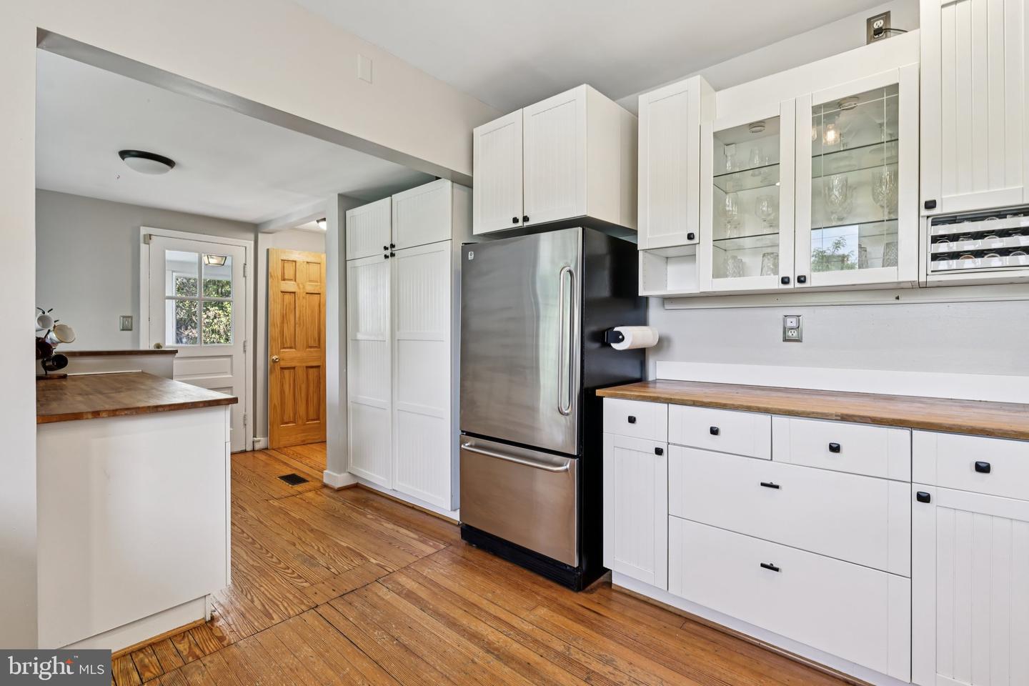 201 PENNSYLVANIA AVE, FALLS CHURCH, Virginia 22046, 4 Bedrooms Bedrooms, 8 Rooms Rooms,3 BathroomsBathrooms,Residential,For sale,201 PENNSYLVANIA AVE,VAFA2003102 MLS # VAFA2003102