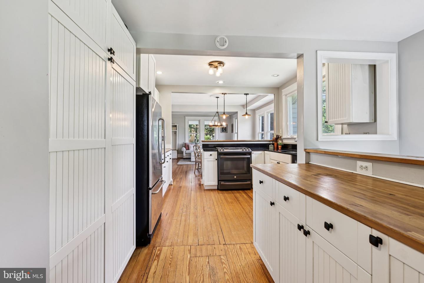 201 PENNSYLVANIA AVE, FALLS CHURCH, Virginia 22046, 4 Bedrooms Bedrooms, 8 Rooms Rooms,3 BathroomsBathrooms,Residential,For sale,201 PENNSYLVANIA AVE,VAFA2003102 MLS # VAFA2003102