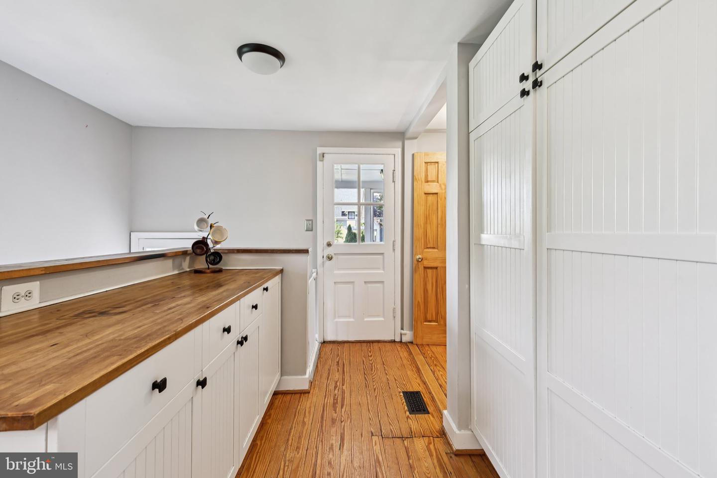 201 PENNSYLVANIA AVE, FALLS CHURCH, Virginia 22046, 4 Bedrooms Bedrooms, 8 Rooms Rooms,3 BathroomsBathrooms,Residential,For sale,201 PENNSYLVANIA AVE,VAFA2003102 MLS # VAFA2003102
