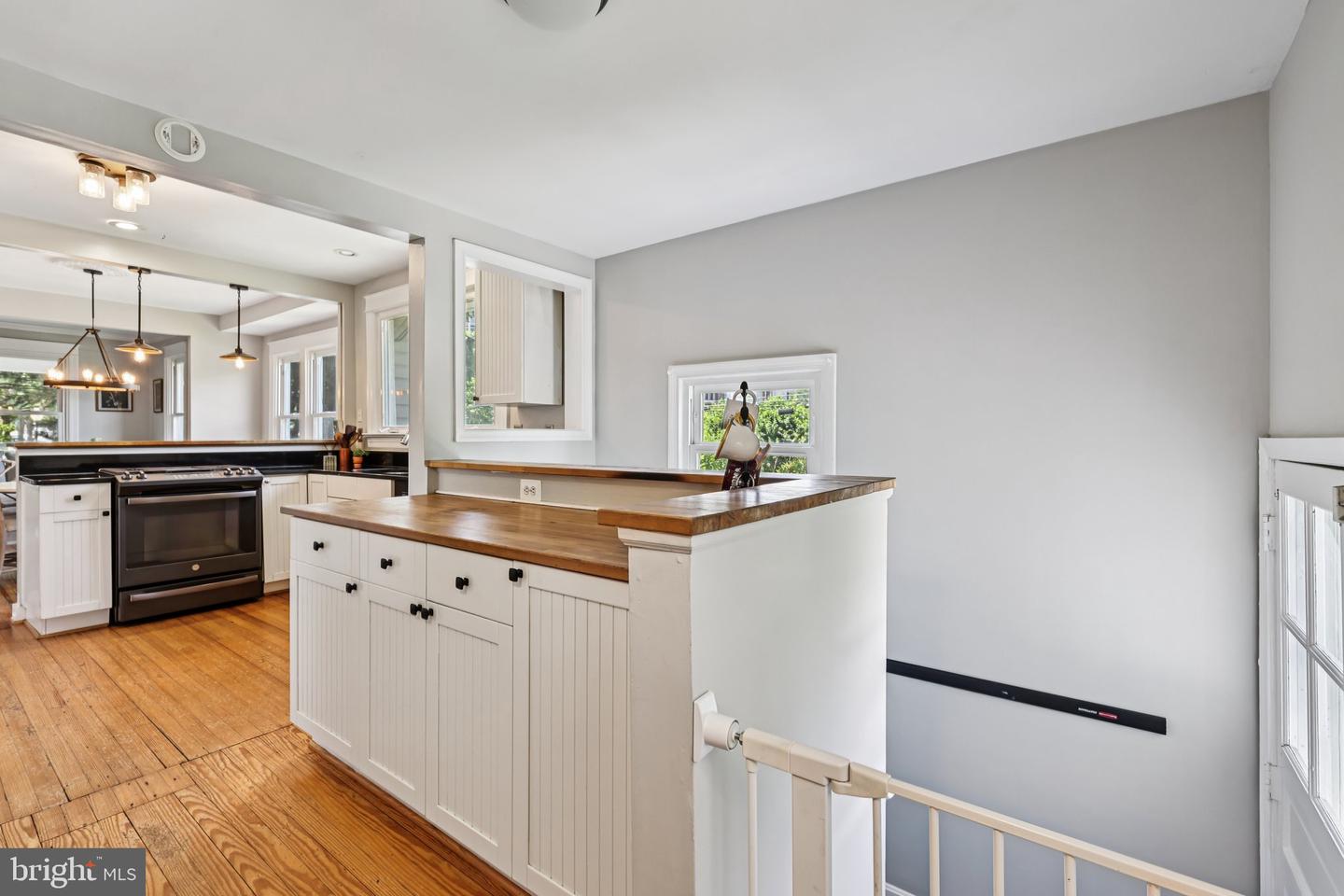 201 PENNSYLVANIA AVE, FALLS CHURCH, Virginia 22046, 4 Bedrooms Bedrooms, 8 Rooms Rooms,3 BathroomsBathrooms,Residential,For sale,201 PENNSYLVANIA AVE,VAFA2003102 MLS # VAFA2003102