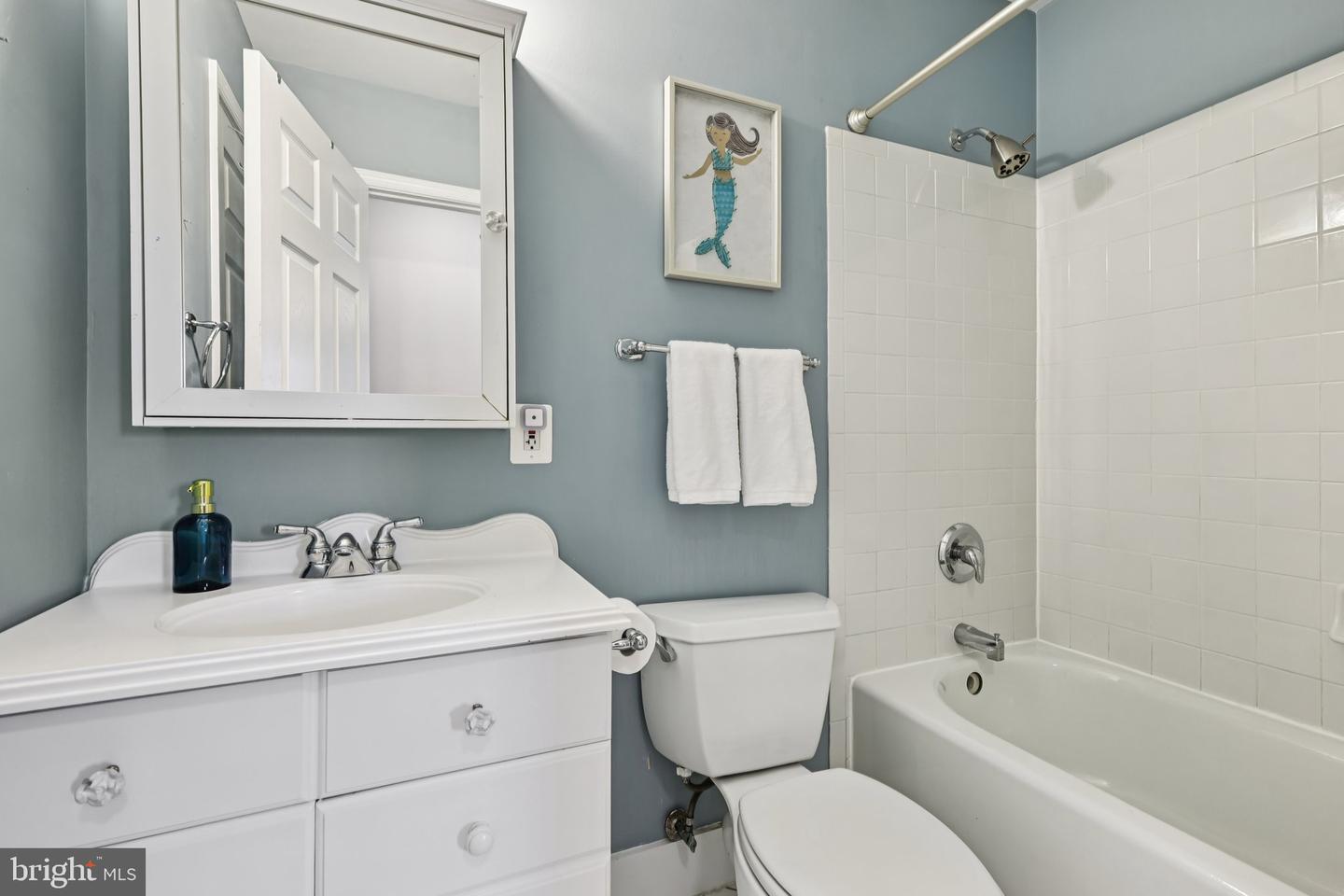 201 PENNSYLVANIA AVE, FALLS CHURCH, Virginia 22046, 4 Bedrooms Bedrooms, 8 Rooms Rooms,3 BathroomsBathrooms,Residential,For sale,201 PENNSYLVANIA AVE,VAFA2003102 MLS # VAFA2003102