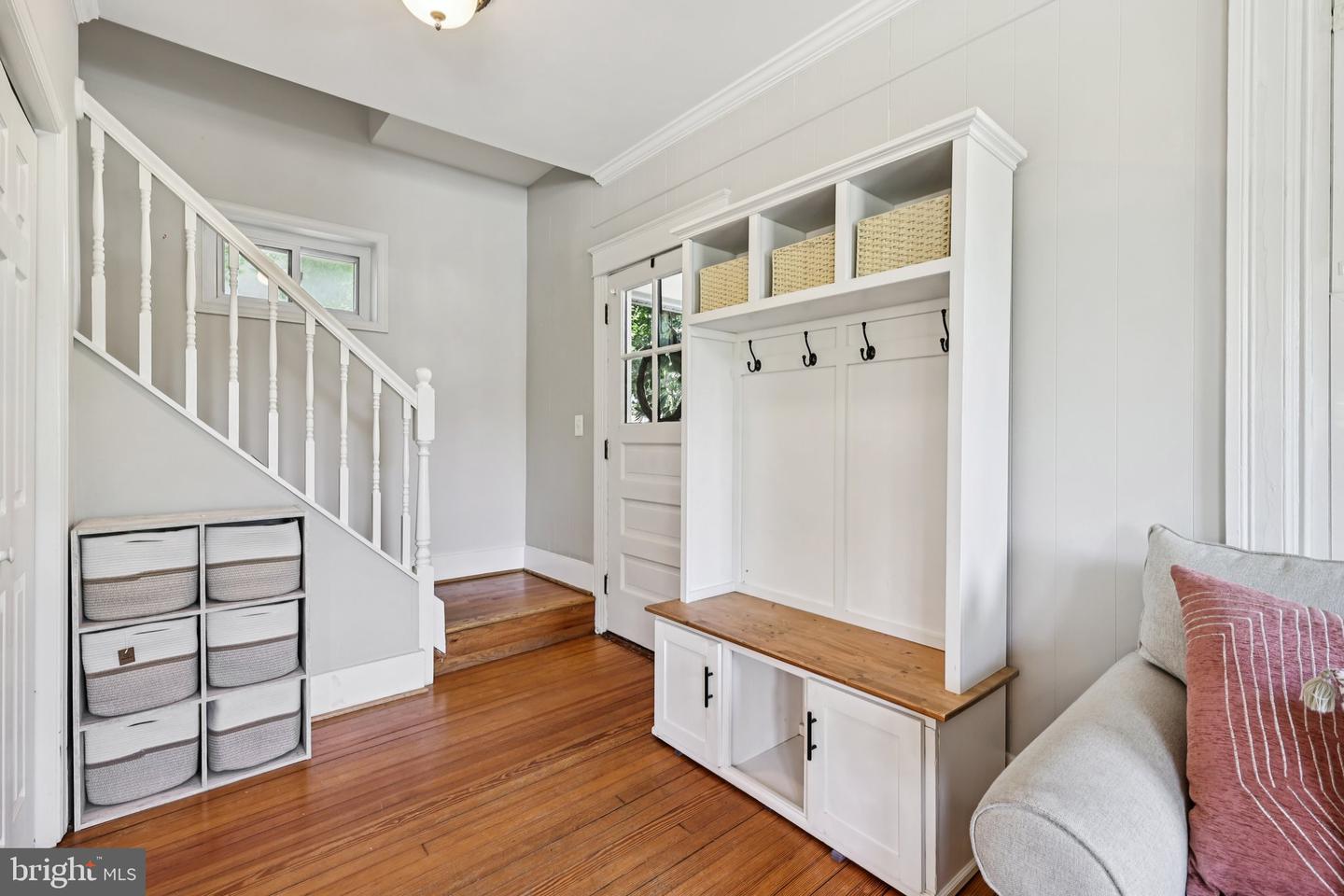 201 PENNSYLVANIA AVE, FALLS CHURCH, Virginia 22046, 4 Bedrooms Bedrooms, 8 Rooms Rooms,3 BathroomsBathrooms,Residential,For sale,201 PENNSYLVANIA AVE,VAFA2003102 MLS # VAFA2003102