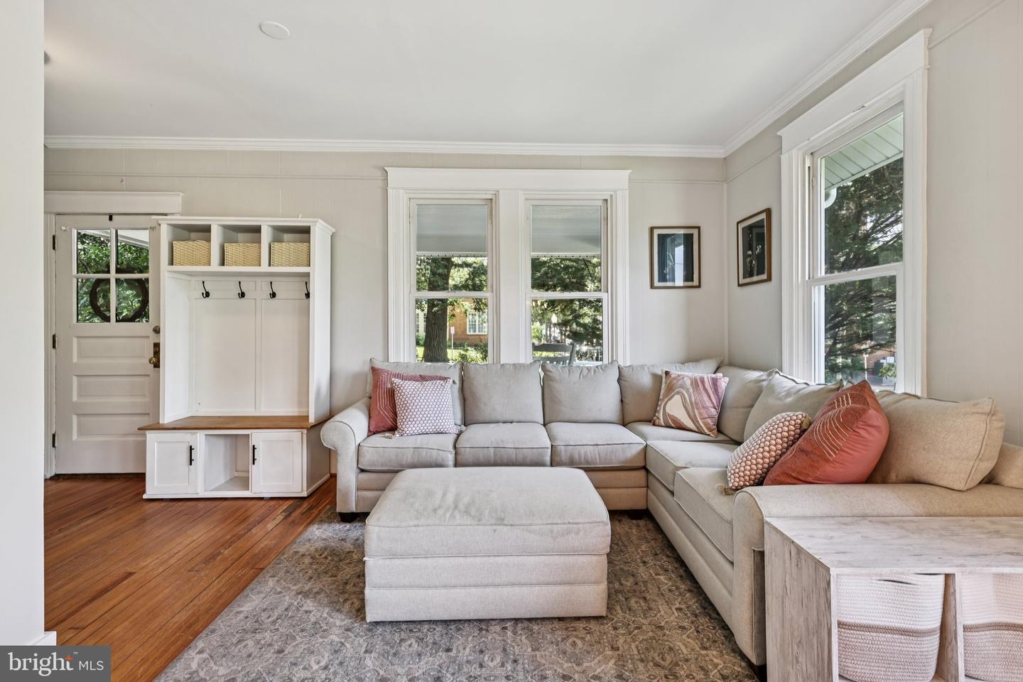 201 PENNSYLVANIA AVE, FALLS CHURCH, Virginia 22046, 4 Bedrooms Bedrooms, 8 Rooms Rooms,3 BathroomsBathrooms,Residential,For sale,201 PENNSYLVANIA AVE,VAFA2003102 MLS # VAFA2003102