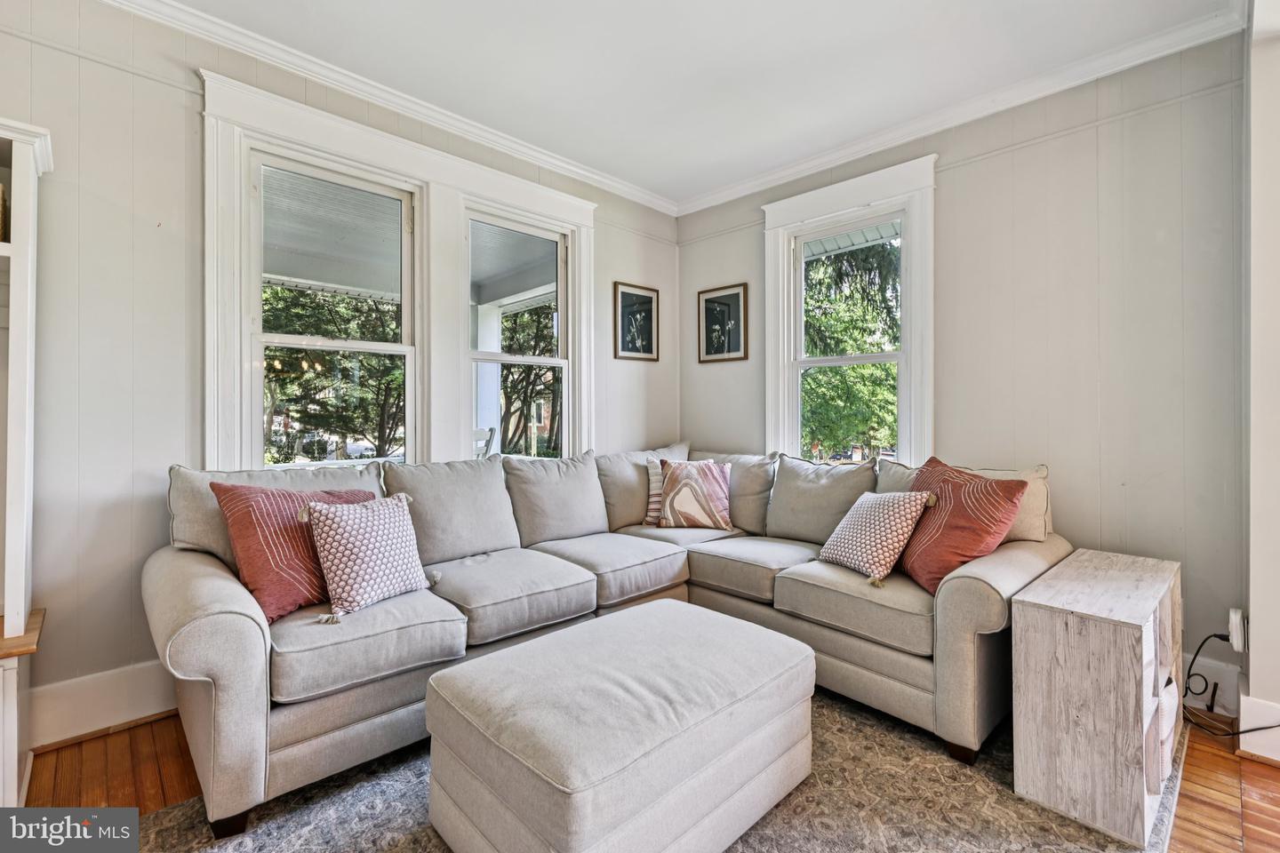 201 PENNSYLVANIA AVE, FALLS CHURCH, Virginia 22046, 4 Bedrooms Bedrooms, 8 Rooms Rooms,3 BathroomsBathrooms,Residential,For sale,201 PENNSYLVANIA AVE,VAFA2003102 MLS # VAFA2003102