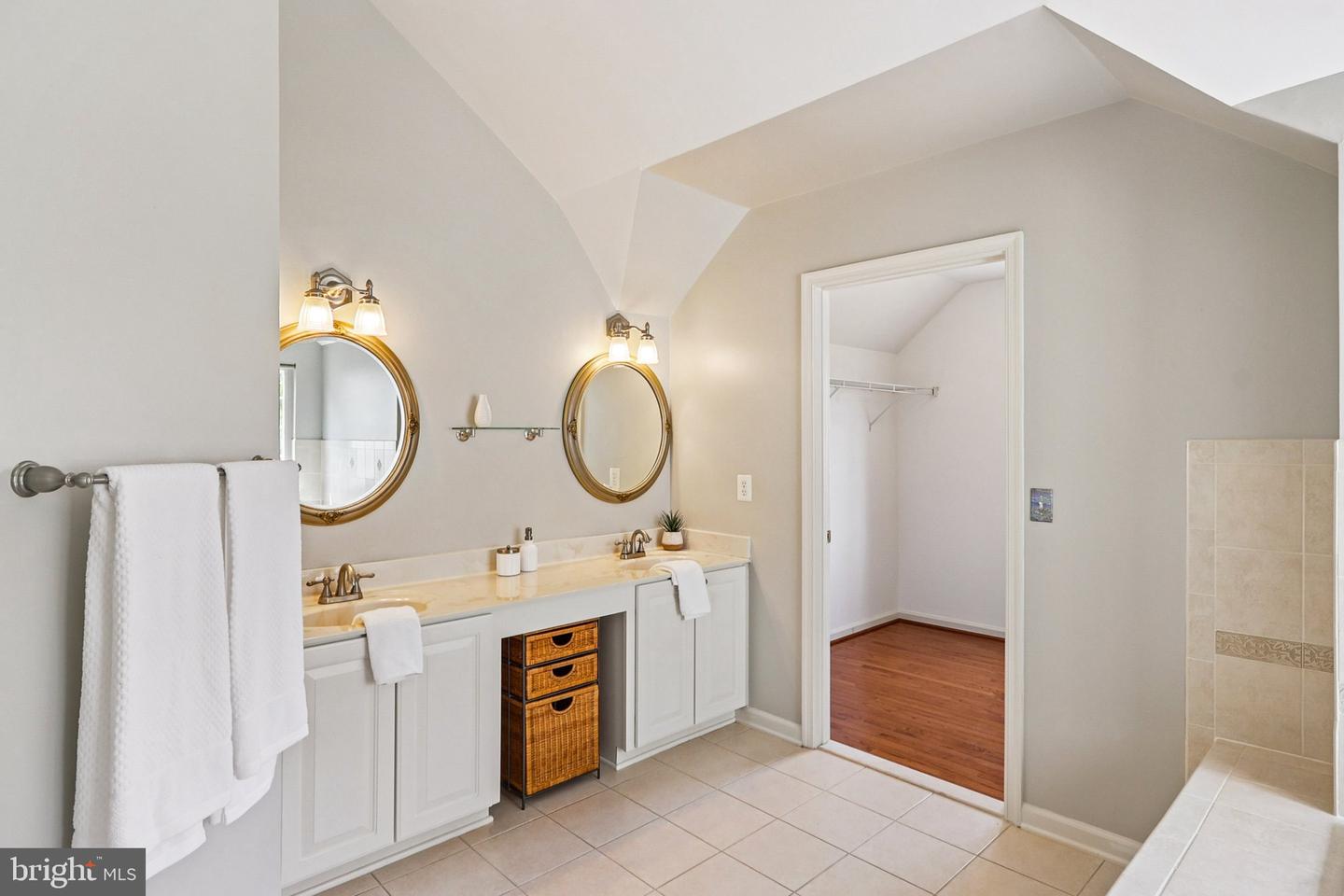 5570 LA VISTA DR, ALEXANDRIA, Virginia 22310, 5 Bedrooms Bedrooms, ,4 BathroomsBathrooms,Residential,For sale,5570 LA VISTA DR,VAFX2249092 MLS # VAFX2249092