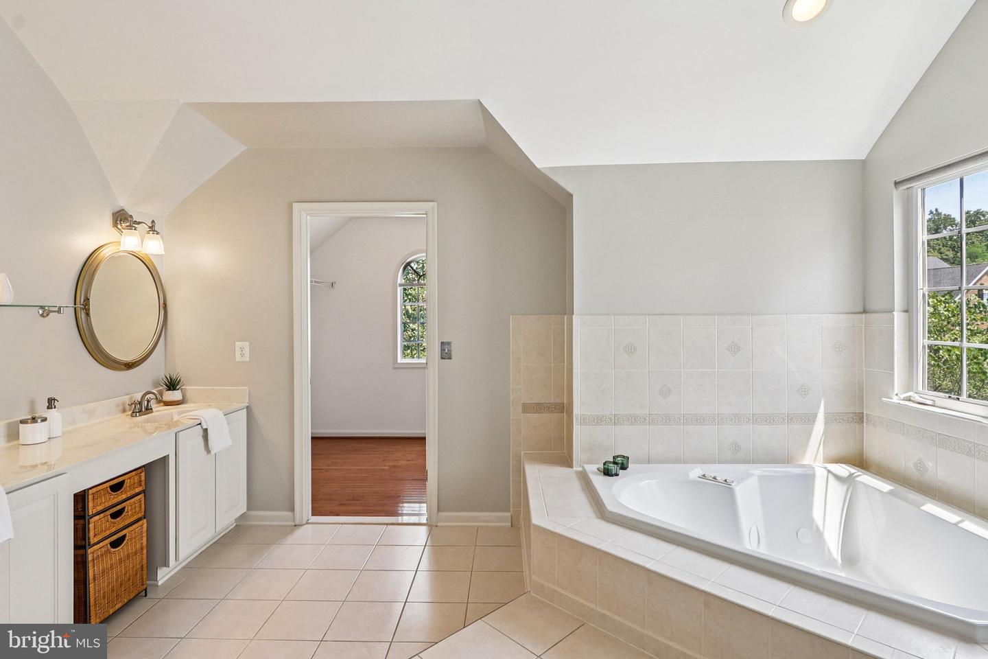 5570 LA VISTA DR, ALEXANDRIA, Virginia 22310, 5 Bedrooms Bedrooms, ,4 BathroomsBathrooms,Residential,For sale,5570 LA VISTA DR,VAFX2249092 MLS # VAFX2249092
