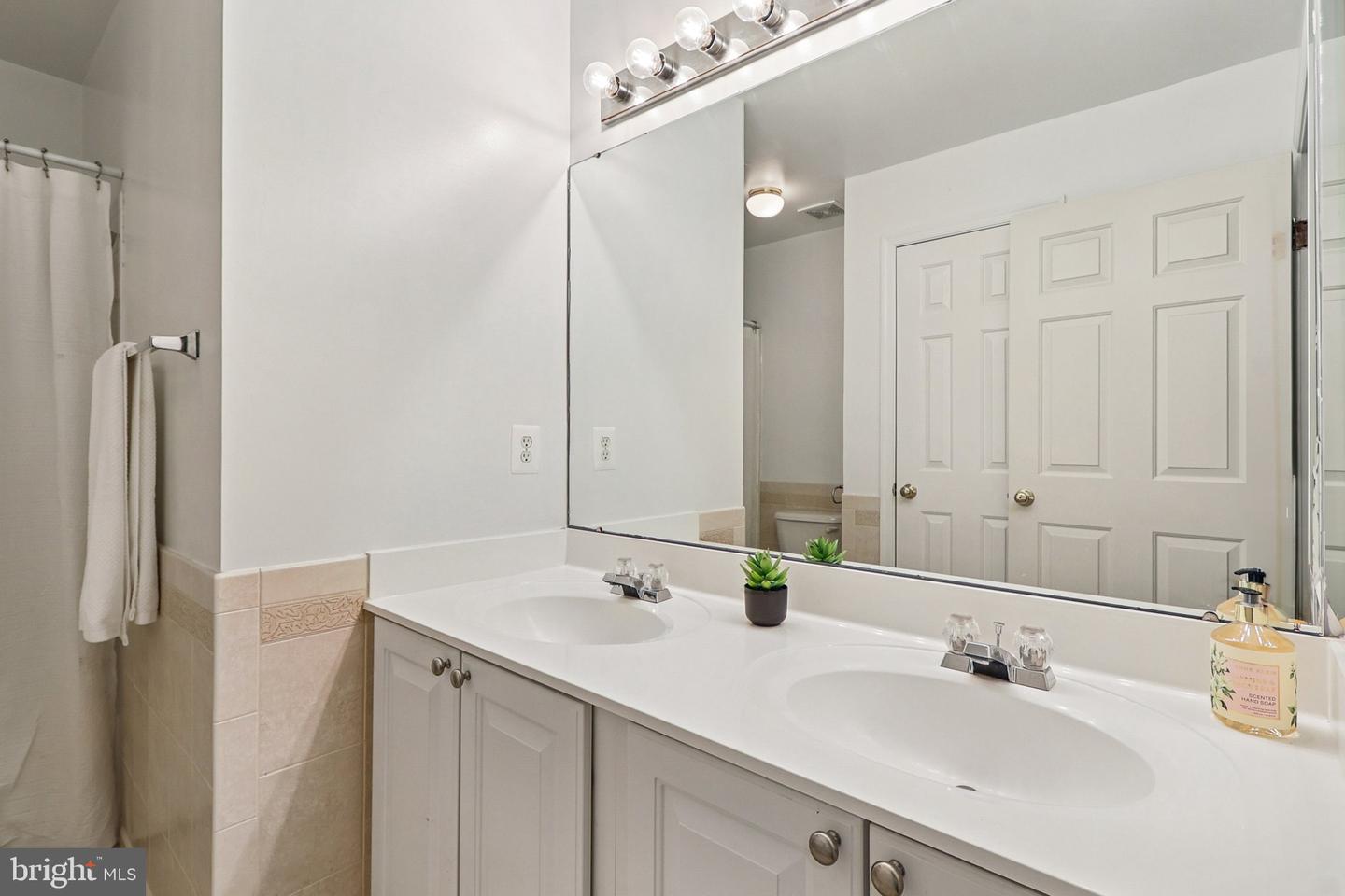 5570 LA VISTA DR, ALEXANDRIA, Virginia 22310, 5 Bedrooms Bedrooms, ,4 BathroomsBathrooms,Residential,For sale,5570 LA VISTA DR,VAFX2249092 MLS # VAFX2249092