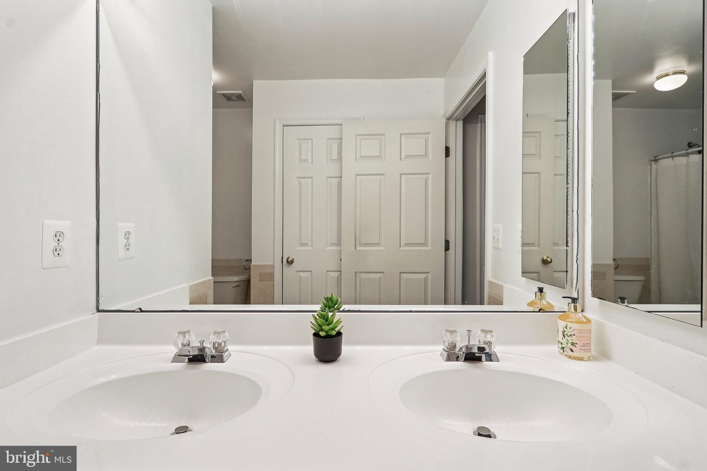 5570 LA VISTA DR, ALEXANDRIA, Virginia 22310, 5 Bedrooms Bedrooms, ,4 BathroomsBathrooms,Residential,For sale,5570 LA VISTA DR,VAFX2249092 MLS # VAFX2249092