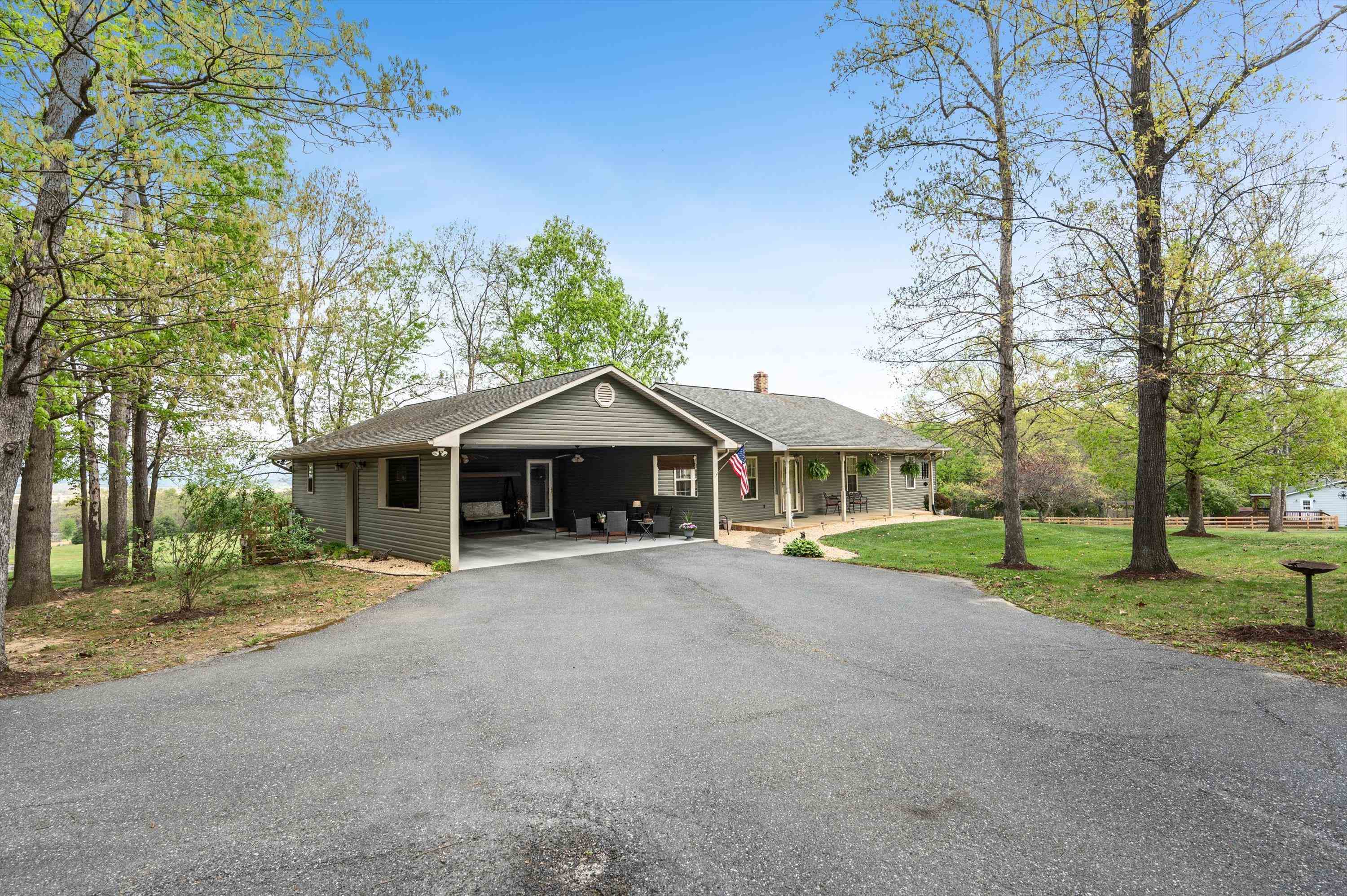 5409 SMITH CREEK RD, NEW MARKET, Virginia 22844, 3 Bedrooms Bedrooms, ,2 BathroomsBathrooms,Residential,5409 SMITH CREEK RD,666306 MLS # 666306