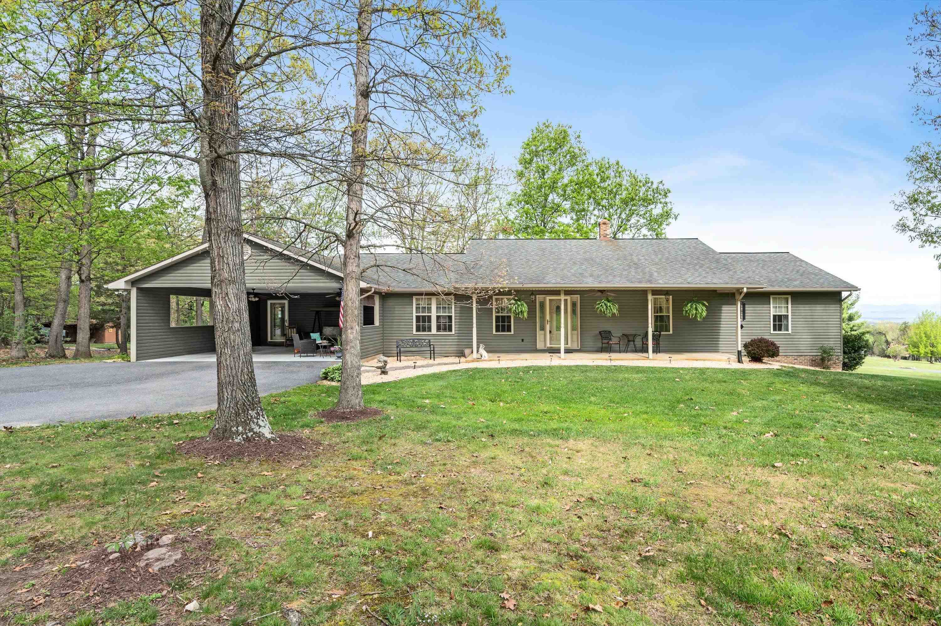 5409 SMITH CREEK RD, NEW MARKET, Virginia 22844, 3 Bedrooms Bedrooms, ,2 BathroomsBathrooms,Residential,5409 SMITH CREEK RD,666306 MLS # 666306