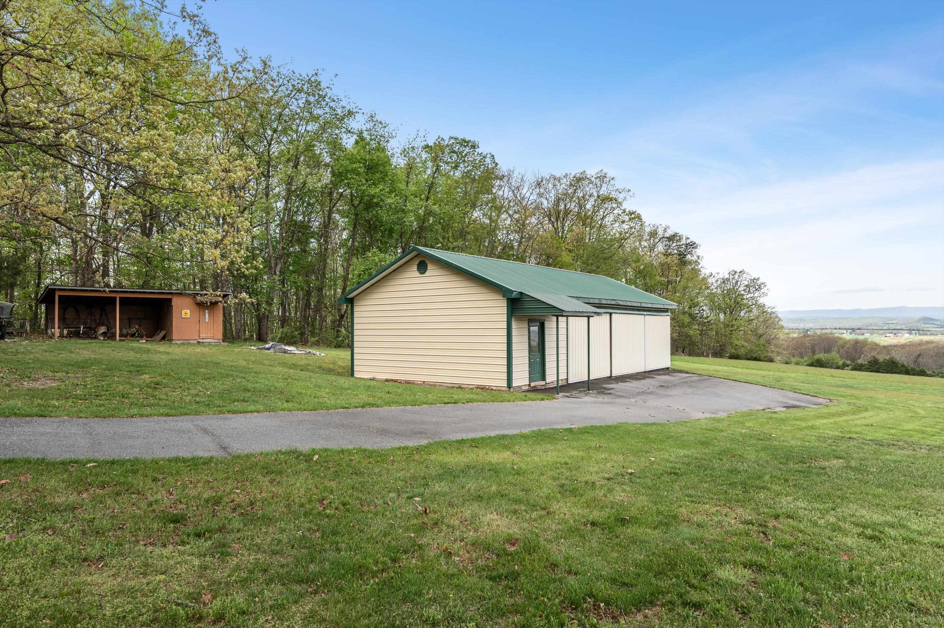 5409 SMITH CREEK RD, NEW MARKET, Virginia 22844, 3 Bedrooms Bedrooms, ,2 BathroomsBathrooms,Residential,5409 SMITH CREEK RD,666306 MLS # 666306