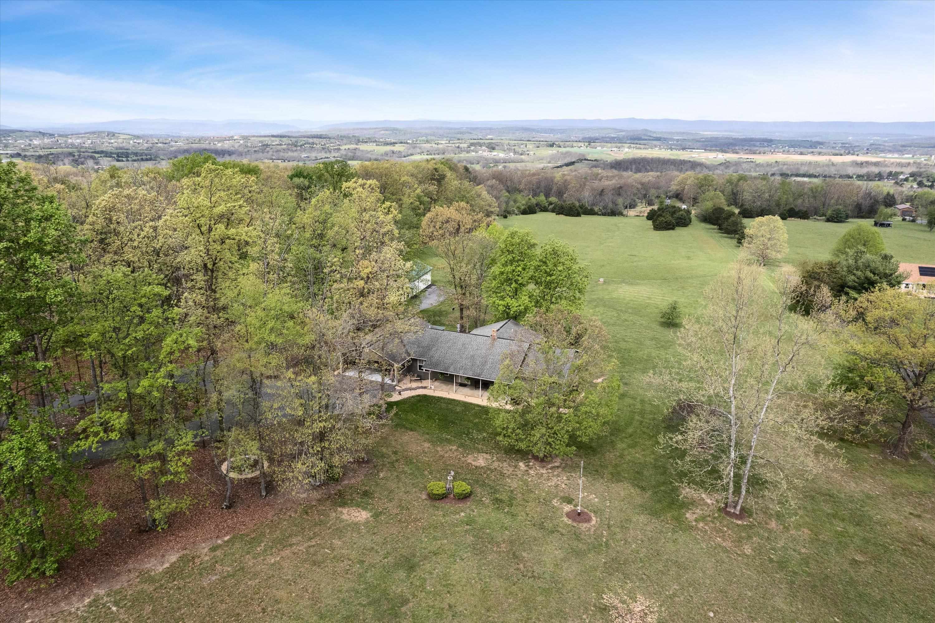 5409 SMITH CREEK RD, NEW MARKET, Virginia 22844, 3 Bedrooms Bedrooms, ,2 BathroomsBathrooms,Residential,5409 SMITH CREEK RD,666306 MLS # 666306