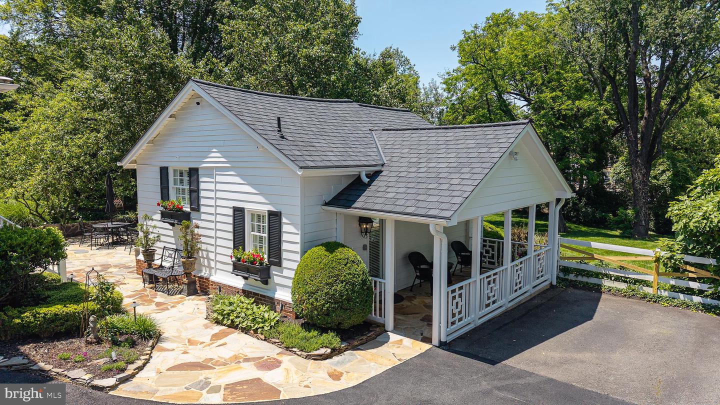 3634 CHAIN BRIDGE RD, FAIRFAX, Virginia 22030, 4 Bedrooms Bedrooms, ,4 BathroomsBathrooms,Residential,For sale,3634 CHAIN BRIDGE RD,VAFC2006512 MLS # VAFC2006512