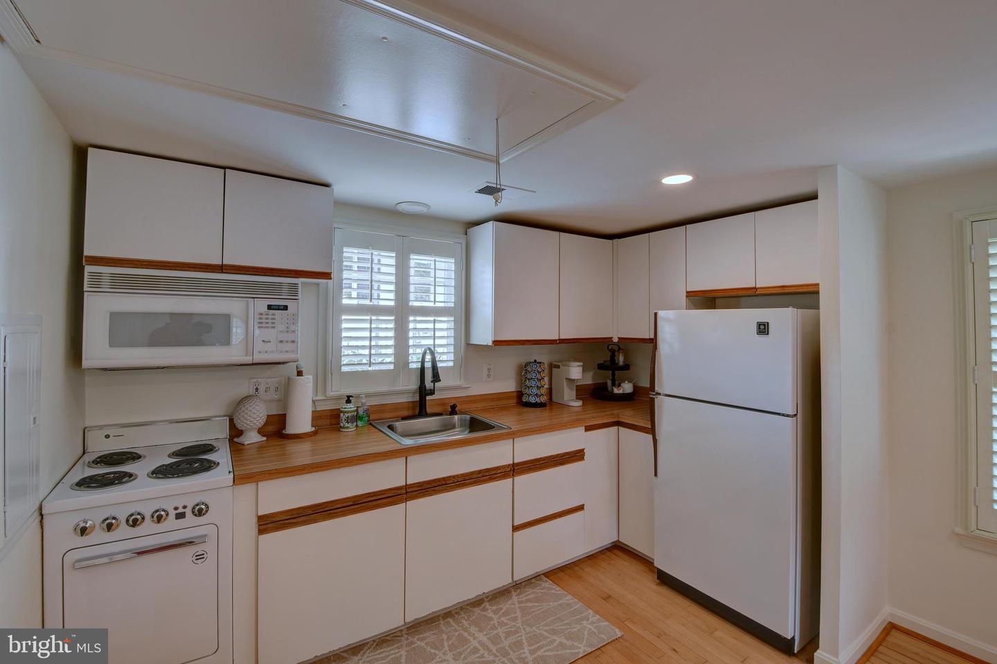 3634 CHAIN BRIDGE RD, FAIRFAX, Virginia 22030, 4 Bedrooms Bedrooms, ,4 BathroomsBathrooms,Residential,For sale,3634 CHAIN BRIDGE RD,VAFC2006512 MLS # VAFC2006512