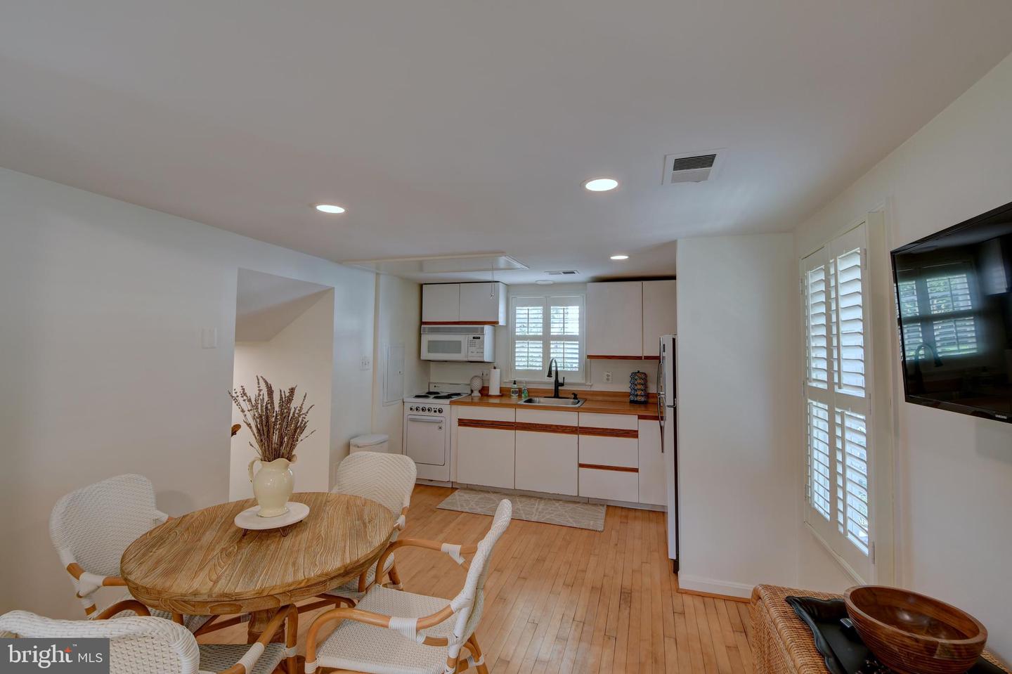 3634 CHAIN BRIDGE RD, FAIRFAX, Virginia 22030, 4 Bedrooms Bedrooms, ,4 BathroomsBathrooms,Residential,For sale,3634 CHAIN BRIDGE RD,VAFC2006512 MLS # VAFC2006512