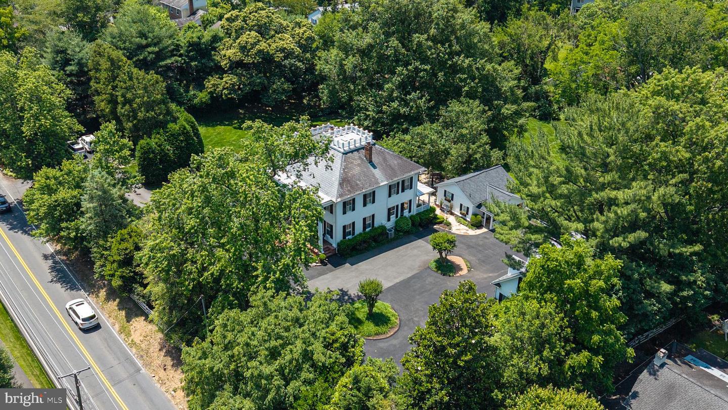 3634 CHAIN BRIDGE RD, FAIRFAX, Virginia 22030, 4 Bedrooms Bedrooms, ,4 BathroomsBathrooms,Residential,For sale,3634 CHAIN BRIDGE RD,VAFC2006512 MLS # VAFC2006512