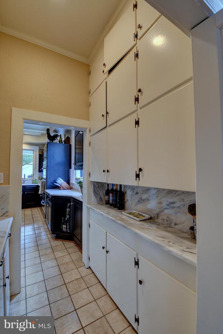 3634 CHAIN BRIDGE RD, FAIRFAX, Virginia 22030, 4 Bedrooms Bedrooms, ,4 BathroomsBathrooms,Residential,For sale,3634 CHAIN BRIDGE RD,VAFC2006512 MLS # VAFC2006512