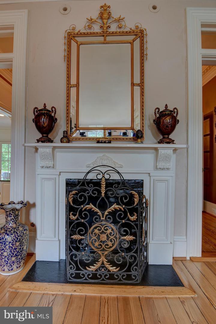 3634 CHAIN BRIDGE RD, FAIRFAX, Virginia 22030, 4 Bedrooms Bedrooms, ,4 BathroomsBathrooms,Residential,For sale,3634 CHAIN BRIDGE RD,VAFC2006512 MLS # VAFC2006512