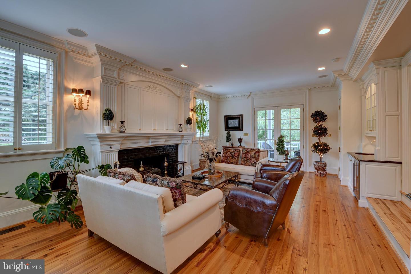 3634 CHAIN BRIDGE RD, FAIRFAX, Virginia 22030, 4 Bedrooms Bedrooms, ,4 BathroomsBathrooms,Residential,For sale,3634 CHAIN BRIDGE RD,VAFC2006512 MLS # VAFC2006512