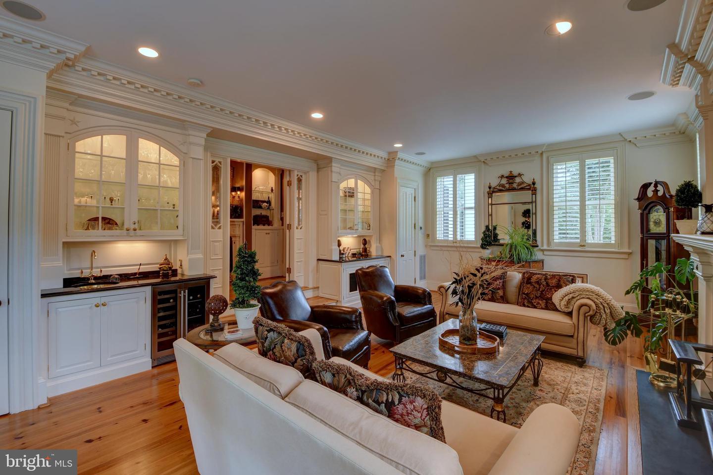 3634 CHAIN BRIDGE RD, FAIRFAX, Virginia 22030, 4 Bedrooms Bedrooms, ,4 BathroomsBathrooms,Residential,For sale,3634 CHAIN BRIDGE RD,VAFC2006512 MLS # VAFC2006512
