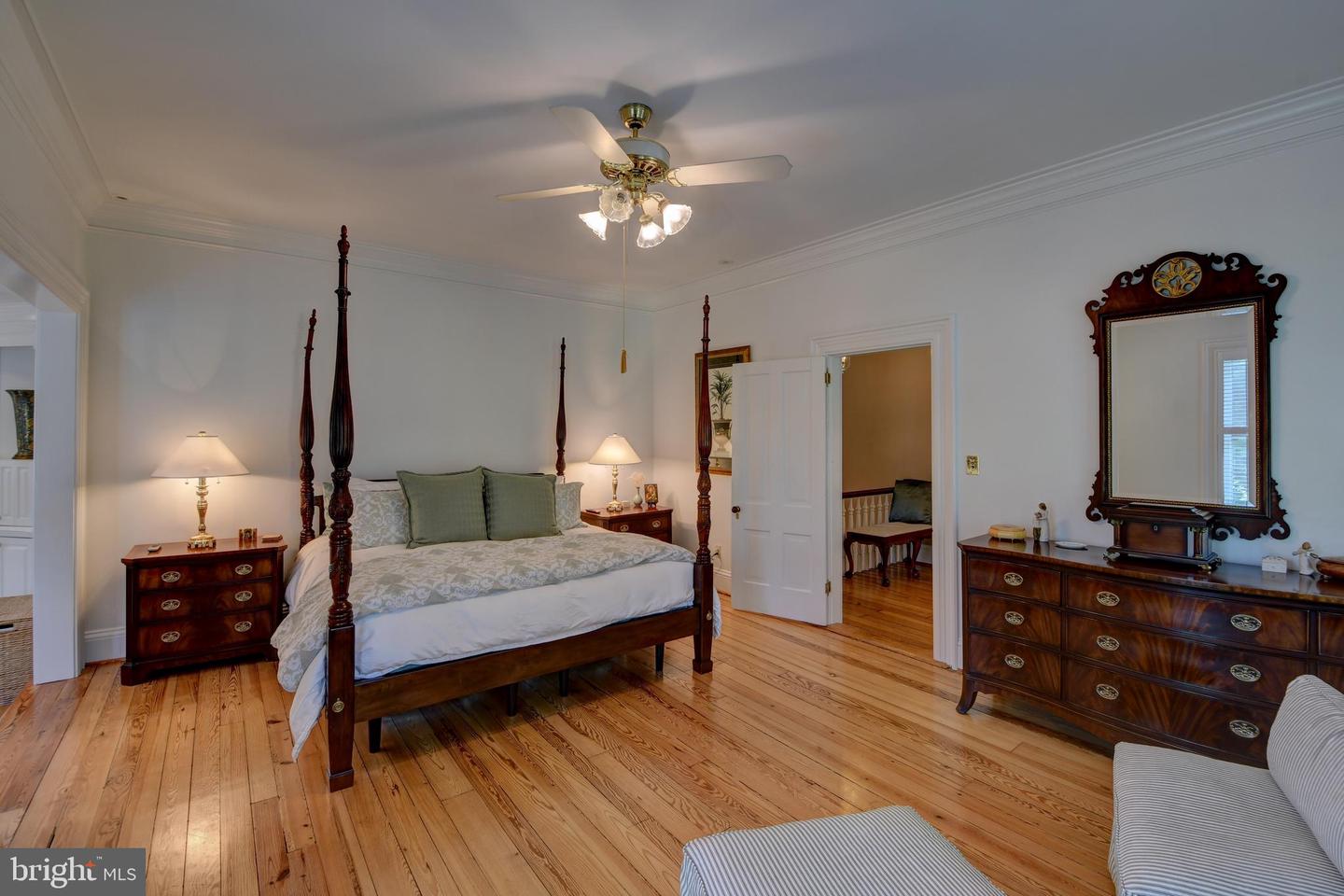 3634 CHAIN BRIDGE RD, FAIRFAX, Virginia 22030, 4 Bedrooms Bedrooms, ,4 BathroomsBathrooms,Residential,For sale,3634 CHAIN BRIDGE RD,VAFC2006512 MLS # VAFC2006512