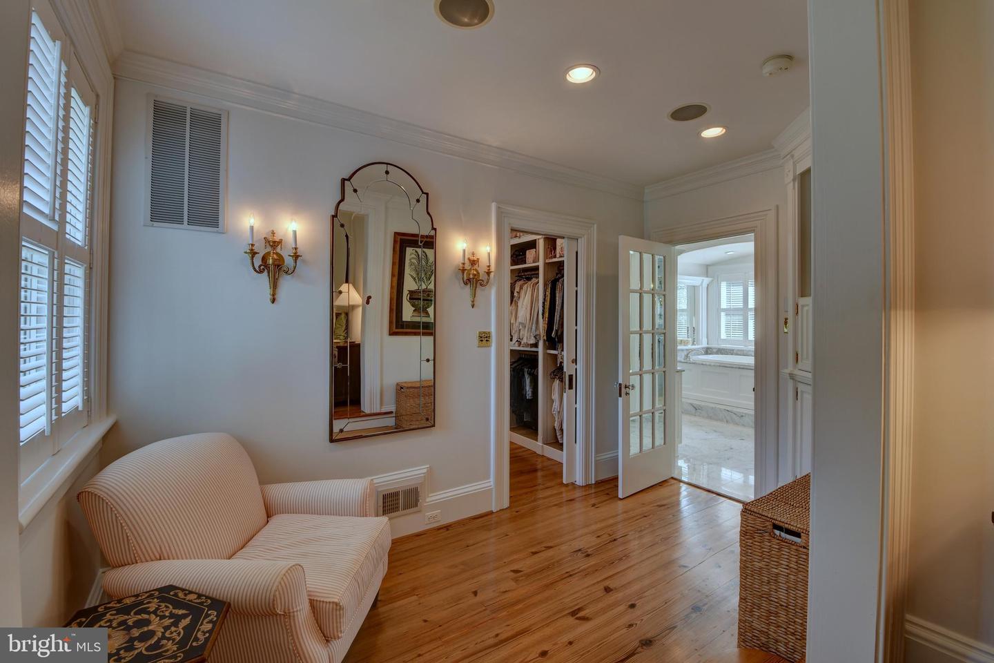 3634 CHAIN BRIDGE RD, FAIRFAX, Virginia 22030, 4 Bedrooms Bedrooms, ,4 BathroomsBathrooms,Residential,For sale,3634 CHAIN BRIDGE RD,VAFC2006512 MLS # VAFC2006512
