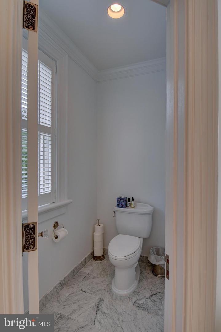 3634 CHAIN BRIDGE RD, FAIRFAX, Virginia 22030, 4 Bedrooms Bedrooms, ,4 BathroomsBathrooms,Residential,For sale,3634 CHAIN BRIDGE RD,VAFC2006512 MLS # VAFC2006512