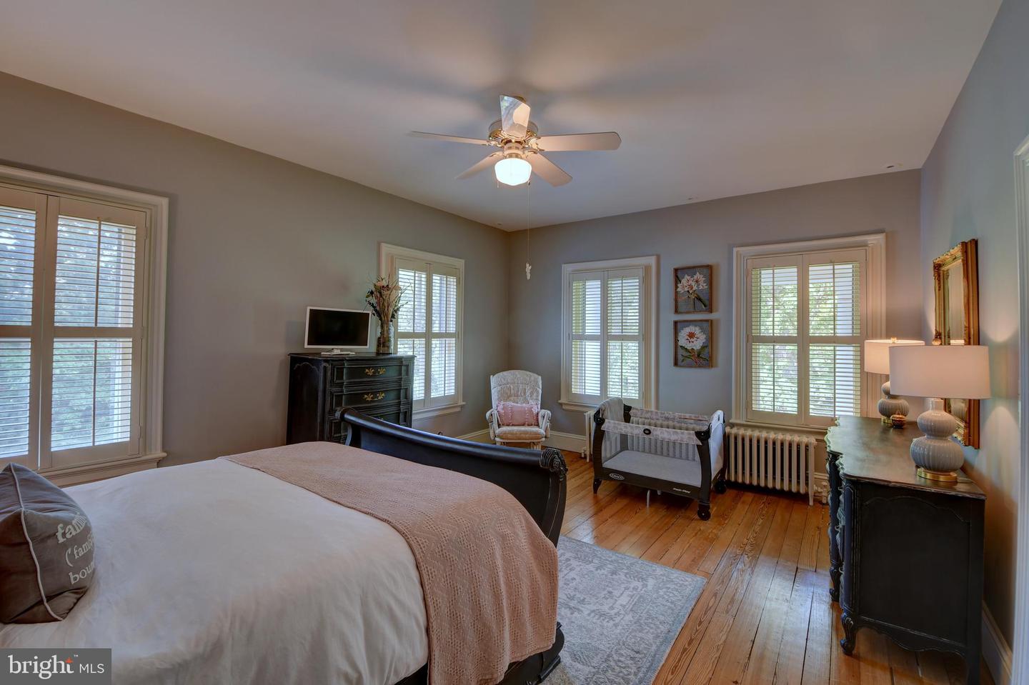 3634 CHAIN BRIDGE RD, FAIRFAX, Virginia 22030, 4 Bedrooms Bedrooms, ,4 BathroomsBathrooms,Residential,For sale,3634 CHAIN BRIDGE RD,VAFC2006512 MLS # VAFC2006512