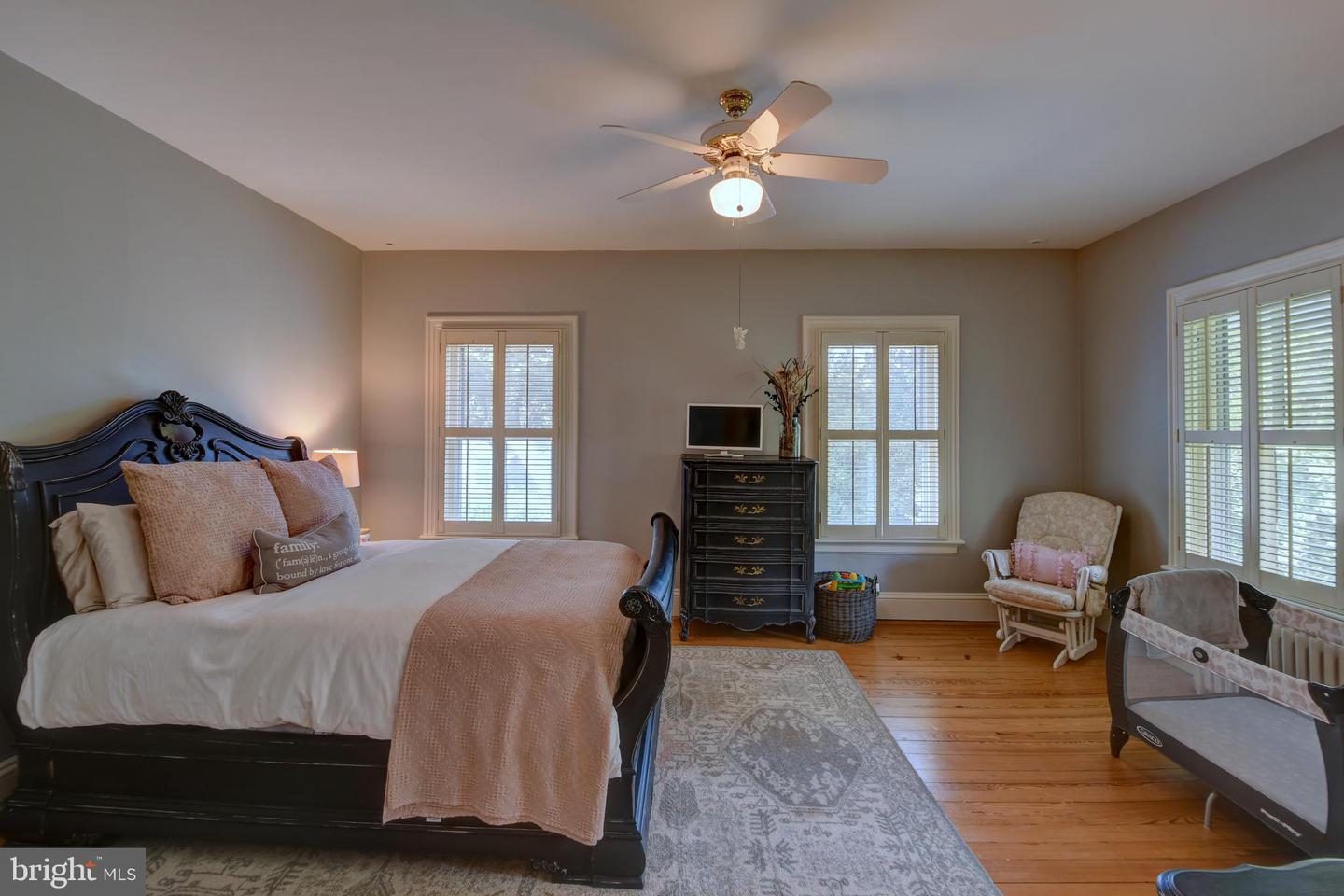 3634 CHAIN BRIDGE RD, FAIRFAX, Virginia 22030, 4 Bedrooms Bedrooms, ,4 BathroomsBathrooms,Residential,For sale,3634 CHAIN BRIDGE RD,VAFC2006512 MLS # VAFC2006512