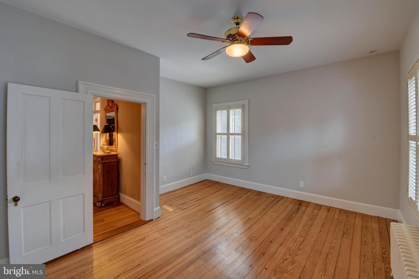 3634 CHAIN BRIDGE RD, FAIRFAX, Virginia 22030, 4 Bedrooms Bedrooms, ,4 BathroomsBathrooms,Residential,For sale,3634 CHAIN BRIDGE RD,VAFC2006512 MLS # VAFC2006512