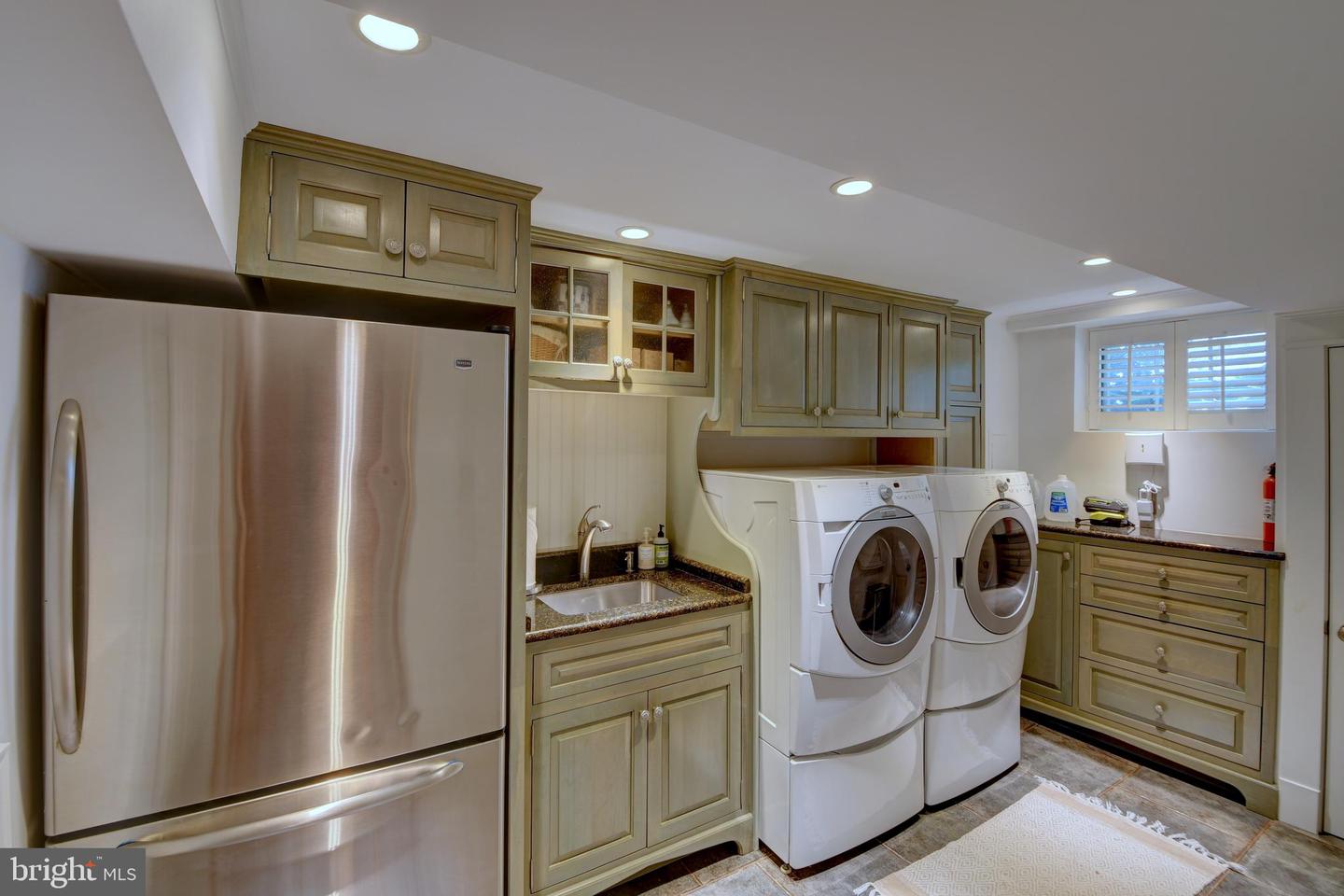 3634 CHAIN BRIDGE RD, FAIRFAX, Virginia 22030, 4 Bedrooms Bedrooms, ,4 BathroomsBathrooms,Residential,For sale,3634 CHAIN BRIDGE RD,VAFC2006512 MLS # VAFC2006512