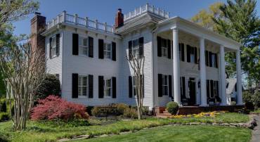 3634 CHAIN BRIDGE RD, FAIRFAX, Virginia 22030, 4 Bedrooms Bedrooms, ,4 BathroomsBathrooms,Residential,For sale,3634 CHAIN BRIDGE RD,VAFC2006512 MLS # VAFC2006512