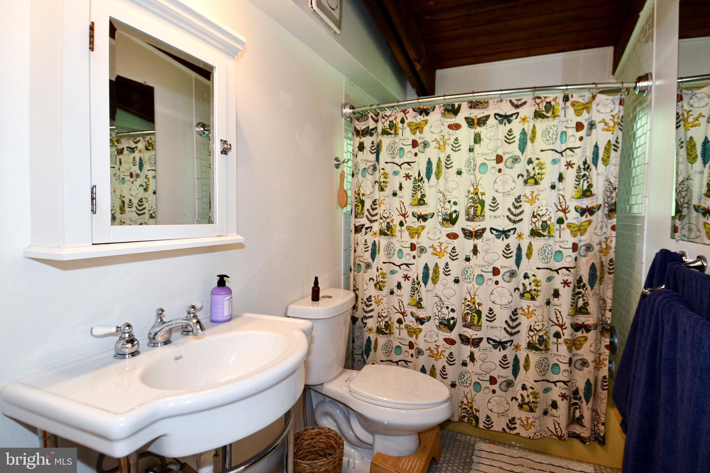 3321 HARTWELL CT, FALLS CHURCH, Virginia 22042, 4 Bedrooms Bedrooms, ,2 BathroomsBathrooms,Residential,For sale,3321 HARTWELL CT,VAFX2249388 MLS # VAFX2249388