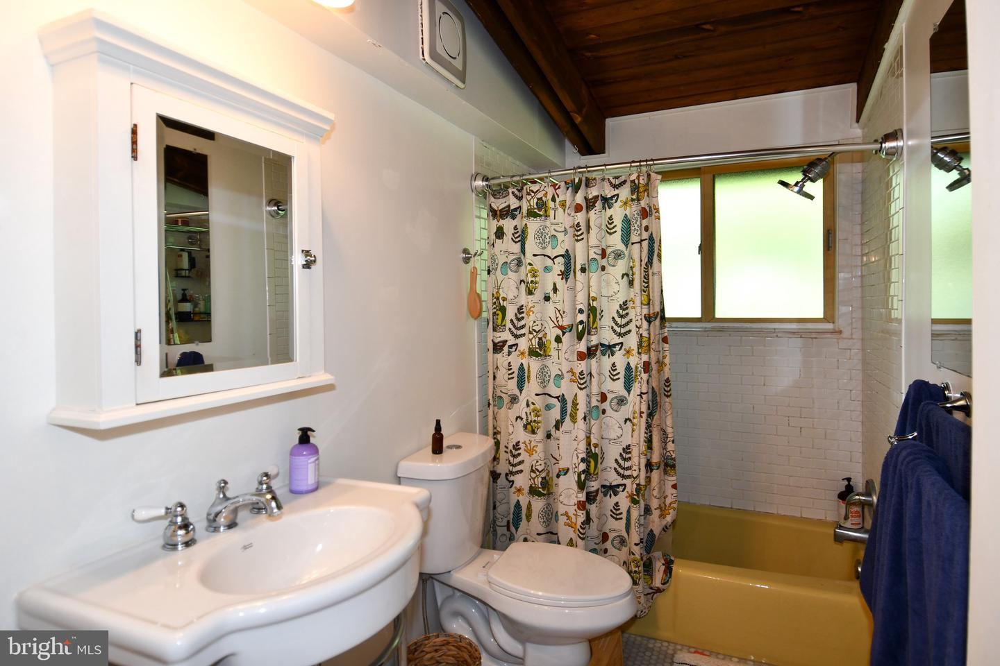 3321 HARTWELL CT, FALLS CHURCH, Virginia 22042, 4 Bedrooms Bedrooms, ,2 BathroomsBathrooms,Residential,For sale,3321 HARTWELL CT,VAFX2249388 MLS # VAFX2249388
