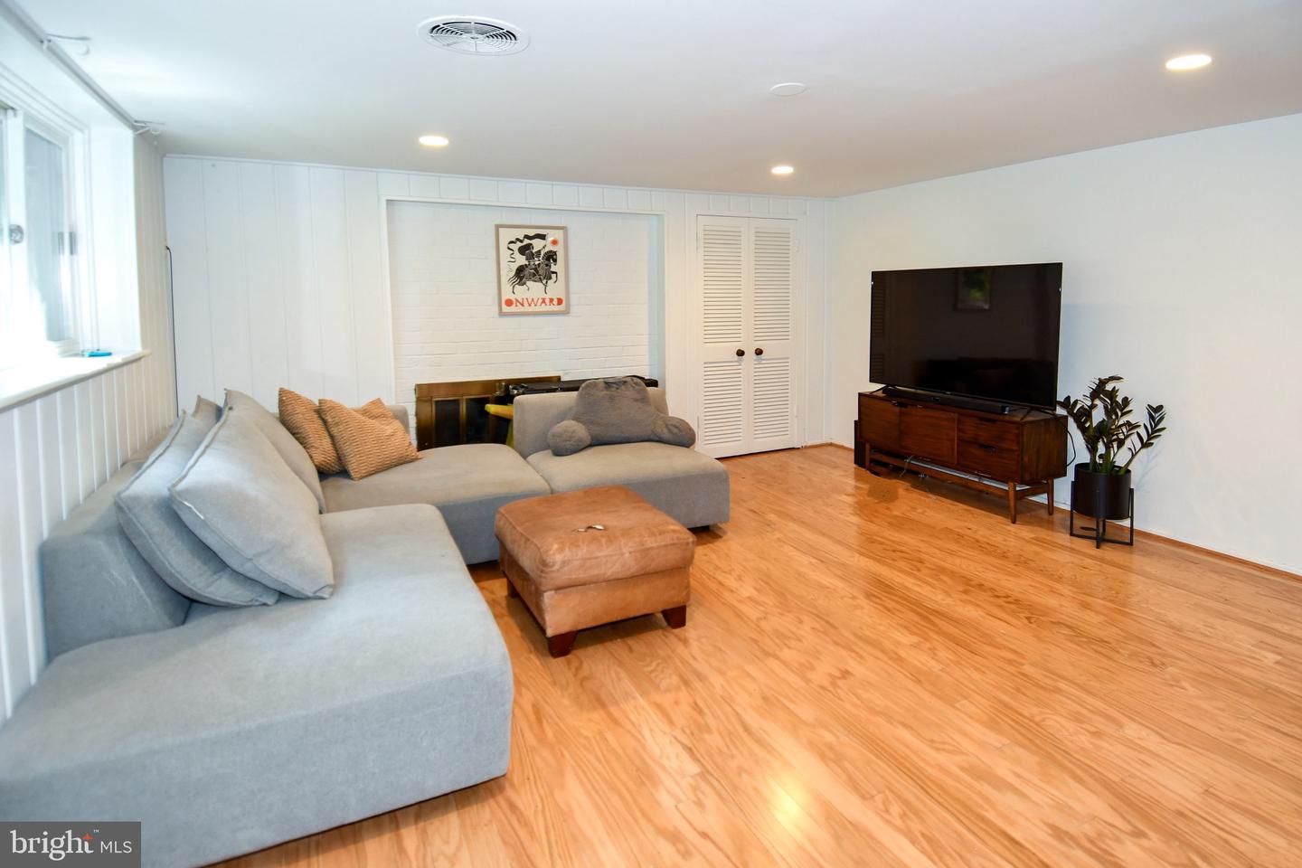 3321 HARTWELL CT, FALLS CHURCH, Virginia 22042, 4 Bedrooms Bedrooms, ,2 BathroomsBathrooms,Residential,For sale,3321 HARTWELL CT,VAFX2249388 MLS # VAFX2249388