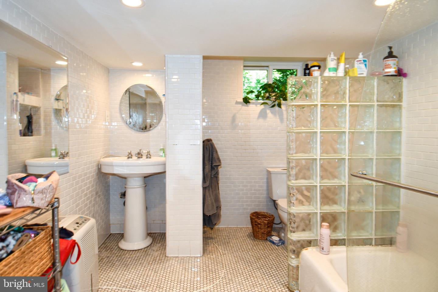 3321 HARTWELL CT, FALLS CHURCH, Virginia 22042, 4 Bedrooms Bedrooms, ,2 BathroomsBathrooms,Residential,For sale,3321 HARTWELL CT,VAFX2249388 MLS # VAFX2249388
