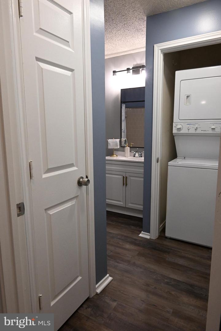 20965 TIMBER RIDGE TER #304, ASHBURN, Virginia 20147, 1 Bedroom Bedrooms, ,1 BathroomBathrooms,Residential,For sale,20965 TIMBER RIDGE TER #304,VALO2100198 MLS # VALO2100198