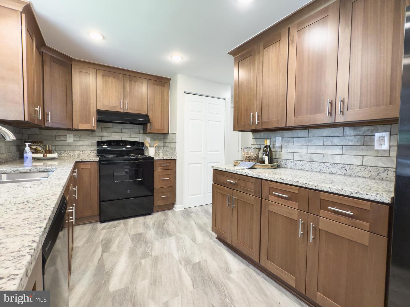 5646 MOUNT BURNSIDE WAY, BURKE, Virginia 22015, 4 Bedrooms Bedrooms, ,3 BathroomsBathrooms,Residential,For sale,5646 MOUNT BURNSIDE WAY,VAFX2249432 MLS # VAFX2249432