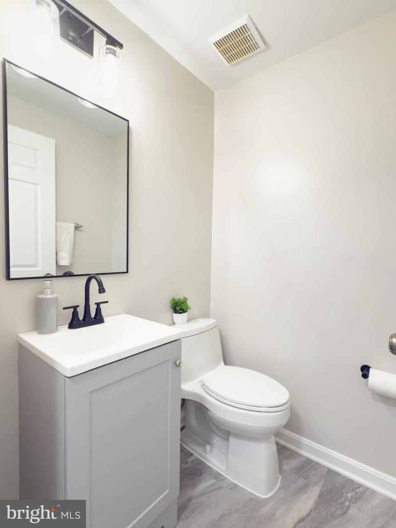 5646 MOUNT BURNSIDE WAY, BURKE, Virginia 22015, 4 Bedrooms Bedrooms, ,3 BathroomsBathrooms,Residential,For sale,5646 MOUNT BURNSIDE WAY,VAFX2249432 MLS # VAFX2249432