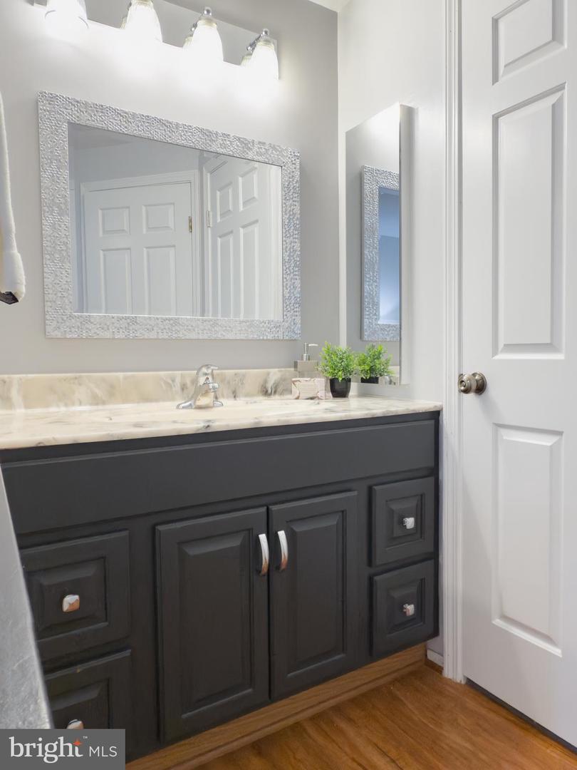 5646 MOUNT BURNSIDE WAY, BURKE, Virginia 22015, 4 Bedrooms Bedrooms, ,3 BathroomsBathrooms,Residential,For sale,5646 MOUNT BURNSIDE WAY,VAFX2249432 MLS # VAFX2249432