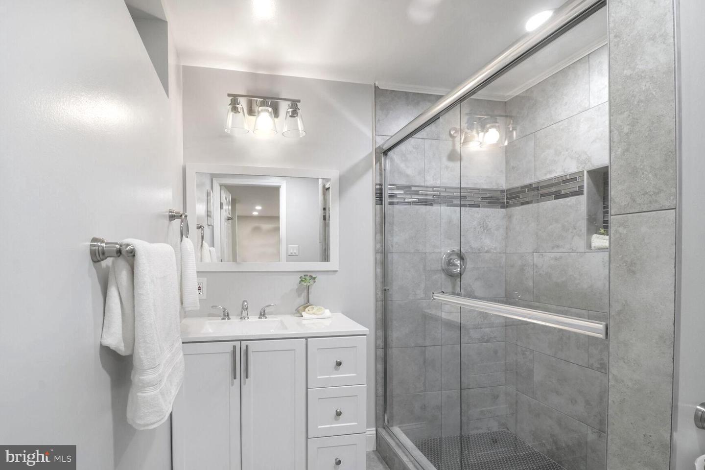 5646 MOUNT BURNSIDE WAY, BURKE, Virginia 22015, 4 Bedrooms Bedrooms, ,3 BathroomsBathrooms,Residential,For sale,5646 MOUNT BURNSIDE WAY,VAFX2249432 MLS # VAFX2249432