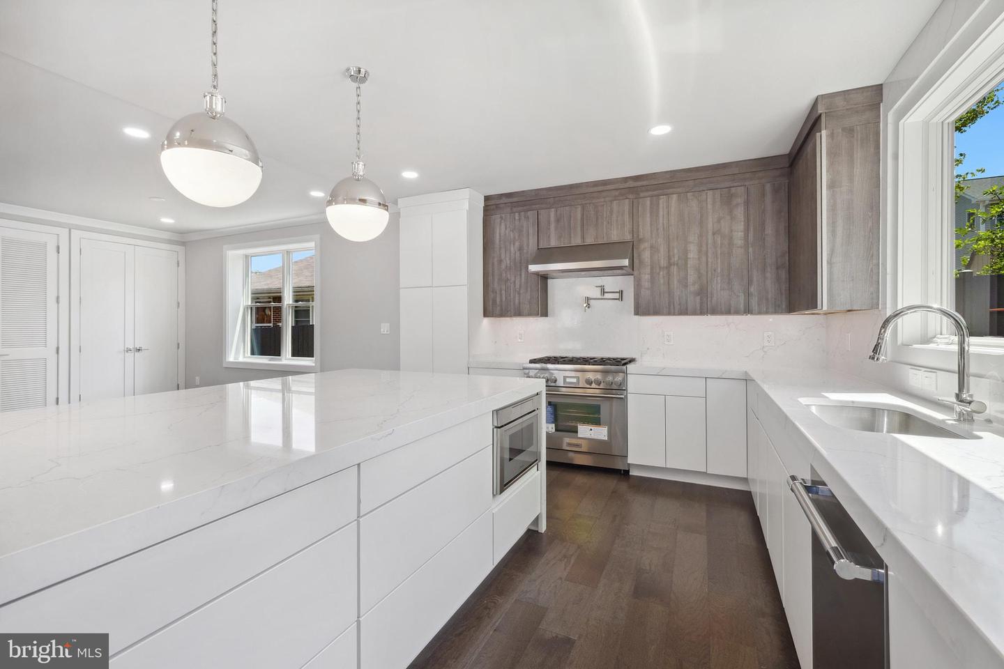 1610 12TH ST S, ARLINGTON, Virginia 22204, 4 Bedrooms Bedrooms, ,4 BathroomsBathrooms,Residential,For sale,1610 12TH ST S,VAAR2059628 MLS # VAAR2059628