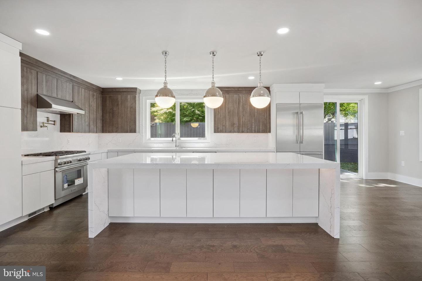 1610 12TH ST S, ARLINGTON, Virginia 22204, 4 Bedrooms Bedrooms, ,4 BathroomsBathrooms,Residential,For sale,1610 12TH ST S,VAAR2059628 MLS # VAAR2059628