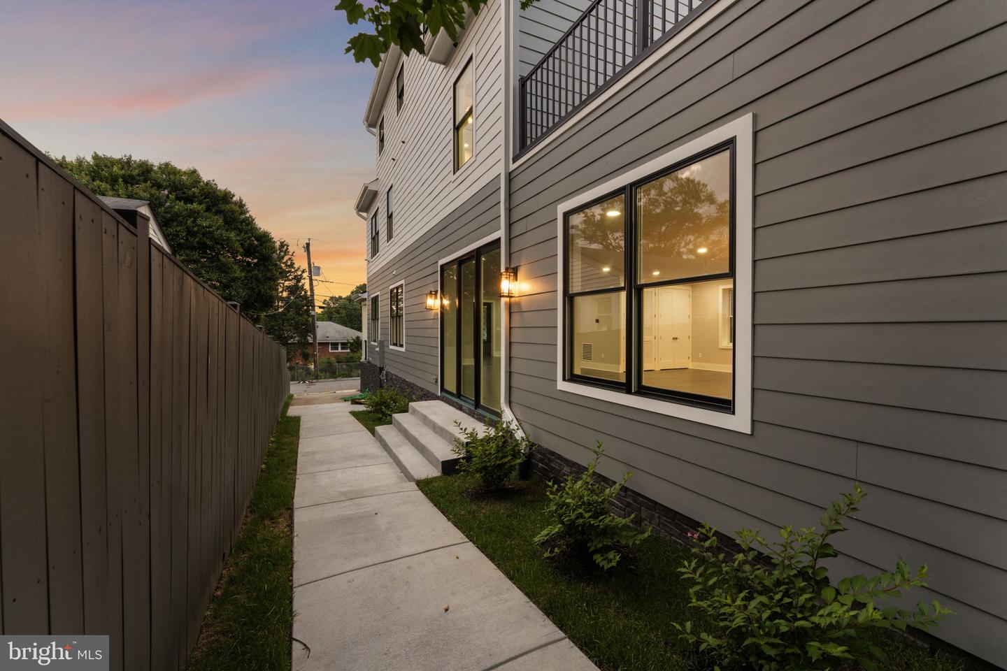 1610 12TH ST S, ARLINGTON, Virginia 22204, 4 Bedrooms Bedrooms, ,4 BathroomsBathrooms,Residential,For sale,1610 12TH ST S,VAAR2059628 MLS # VAAR2059628